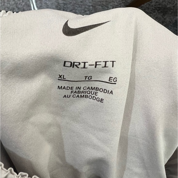 Women’s Nike shorts - Picture 3 of 4